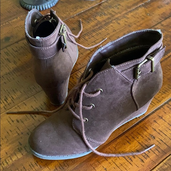 Booties Size 7 - Picture 2 of 2